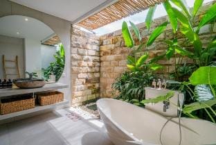 Casa Luna - 4BR villa near Canggu Villa in North Kuta