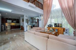 Nipper Villa - Spacious 4BR in Canggu Villa in North Kuta