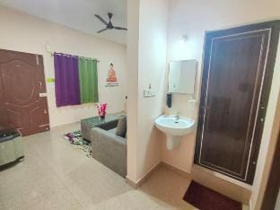 Couple Friendly Cozy City View 1BHK Homestay X5 Vacation rental in Bengaluru