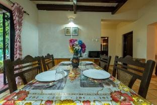 4 Bedroom Portuguese Villa Near Candolim Beach Vacation rental in Candolim