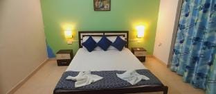 1BHK-10 Pool View/AC/WiFi/Backup/Nr Candolim Beach Apartment in Candolim
