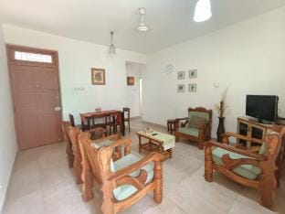 Cozy 2BHK Near Candolim Beach With AC/WiFi/UPS Apartment in Candolim