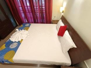 Lovely 1BHK-9 Near Candolim Beach Wi-Fi/AC/POOL Apartment in Candolim