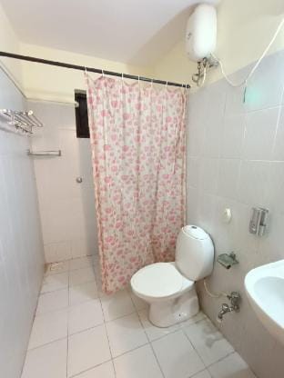 Lovely 1BHK-9 Near Candolim Beach Wi-Fi/AC/POOL Apartment in Candolim