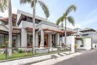 BIG SALES - 8BR Private Pool Villa in Jimbaran Vacation rental in Kuta Selatan