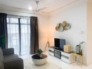 PB22 HUGE 3BR Beside Paradigm Mall Vacation rental in Johor Bahru