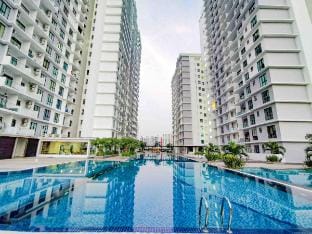 PB14 Huge 3BR Beside Paradigm Mall Vacation rental in Johor Bahru
