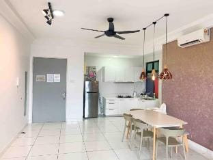 PB1815 ParadigmMall Netflix ‼️ WIFI@100M Sanitised Apartment in Johor Bahru