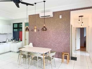PB1815 ParadigmMall Netflix ‼️ WIFI@100M Sanitised Apartment in Johor Bahru