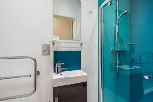 Bright Private Room Close To The City Centre Vacation rental in London