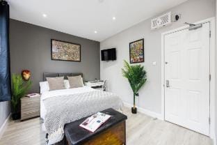 Bright Private Room Close To The City Centre Vacation rental in London
