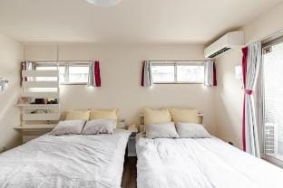 en stay005：ダブルベッドのツインルーム Apartment in Osaka