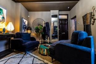 Stay In Style At Olive 77 With Garden | Book Now! Vacation rental in London Borough of Ealing