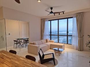 Stunning 4BR Sky Retreat @ 42nd Floor View Sleep 8 Apartment in Johor Bahru