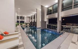 Stunning 4BR Sky Retreat @ 42nd Floor View Sleep 8 Apartment in Johor Bahru