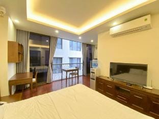 Best choice - Quiet & Luxury Lakeside apartment Vacation rental in Hanoi