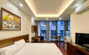 Best choice - Quiet & Luxury Lakeside apartment Vacation rental in Hanoi