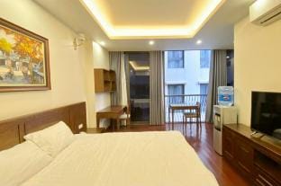 Best choice - Quiet & Luxury Lakeside apartment Vacation rental in Hanoi