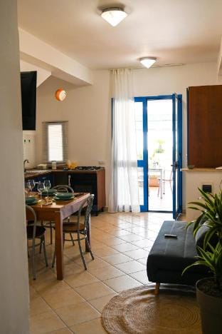 The blue house with a Jacuzzi, Netflix and WiFi Vacation rental in Sicily