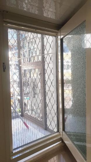  單人套房(2人也可入住)/新店/大坪林捷運站/台大及師大分部/全室木地板/慈濟/耕莘醫院/裕隆城 Vacation rental in Taipei City