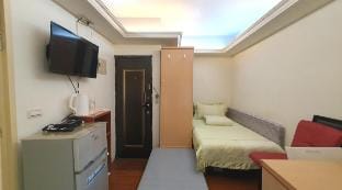 單人套房(2人也可入住)/新店/大坪林捷運站/台大及師大分部/全室木地板/慈濟/耕莘醫院/裕隆城 Vacation rental in Taipei City