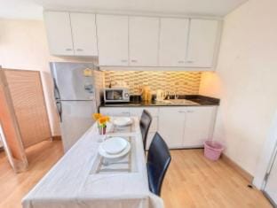 City Center Nana 4-Guest Suite 100m Nana BTS Vacation rental in Bangkok