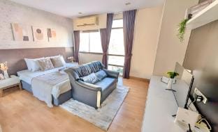 City Center Nana 4-Guest Suite 100m Nana BTS Vacation rental in Bangkok