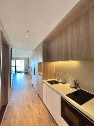 Bayview Studio| High-Floor&Balcony–Alacarte HaLong Apartment in Laos