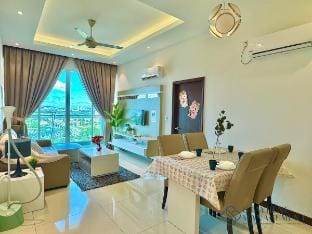 Paragon Suites @ CIQ/ 1BR 2Pax WiFi Pool Balcony Vacation rental in Johor Bahru