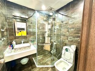 Beautiful Apartment In Vinhomes Green Bay Apartment in Laos