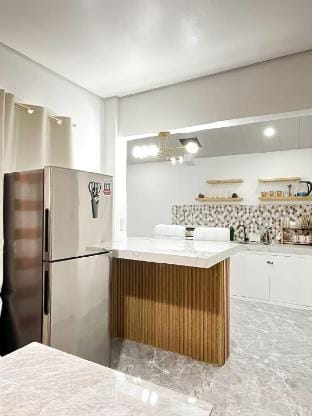 Up To 13 PAX near Clark Speedway & Aqua Planet Vacation rental in Angeles