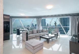 Luxury 2BR | DIFC Skyline Views Vacation rental in Dubai