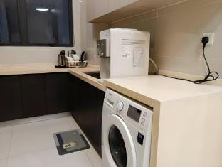 SUMMER两房两厕家庭套房 | 坐瞰城市夜景 | 可住4人|可做饭C17@金海湾Danga Bay Apartment in Johor Bahru