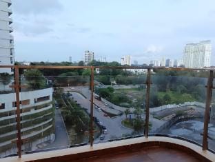 SUMMER两房两厕家庭套房 | 坐瞰城市夜景 | 可住4人|可做饭C17@金海湾Danga Bay Apartment in Johor Bahru