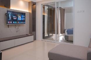 Cozy Stay Studio Tamansari Bintaro Apt By Travelio Apartment in Jakarta