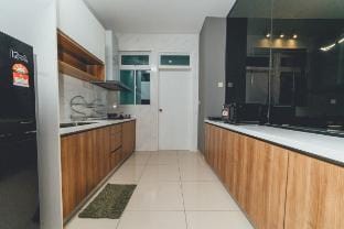 Twin Galaxy Jet Black 3BR6pax Balcony nr KSL Vacation rental in Johor Bahru