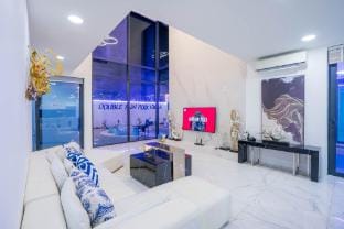 Double Fun วิลล่าใกล้ Walking Street  8 ห้องนอน  Vacation rental in Pattaya City