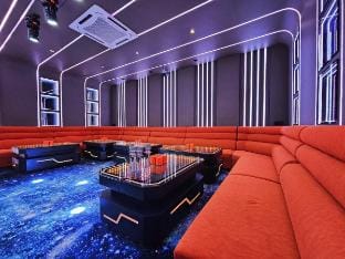 JPP l 角头间豪华私人KTV房泳池Switch火锅炉BBQ麻将机可睡26人5分钟到Austin Vacation rental in Johor Bahru