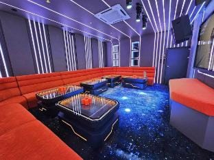 JPP l 角头间豪华私人KTV房泳池Switch火锅炉BBQ麻将机可睡26人5分钟到Austin Vacation rental in Johor Bahru