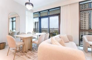 Elite LUX Holiday Homes - Dubai Creek Oasis: 2BR Luxe w/ Burj View Apartment in Dubai