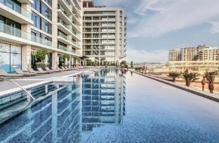 Elite LUX Holiday Homes - Dubai Creek Oasis: 2BR Luxe w/ Burj View Apartment in Dubai