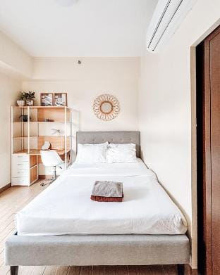 Skyline Views  Serenity  in the City Apartment in Iloilo City