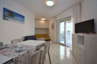 Freshly Renovated Apartment in a Poolside Residence Apartment in Lignano Sabbiadoro