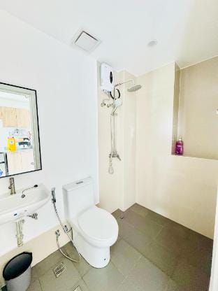 Spacious Studio w/ Balcony Morning Sun Apartment in Iloilo City