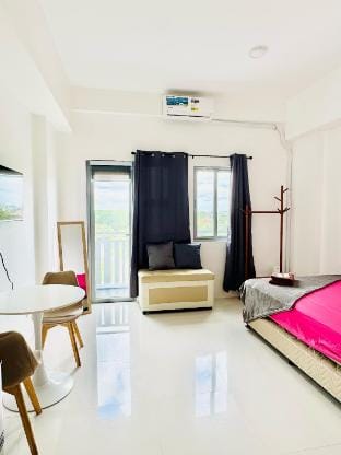 Spacious Studio w/ Balcony Morning Sun Apartment in Iloilo City