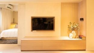 Cozy Flat @ Makati’s Coolest St Vacation rental in Pasay