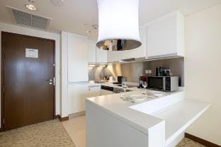 Luxury Studio connected to Dubai Mall-Khalifa view Vacation rental in Dubai