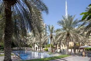 2-Bed Haven in Downtown Oasis near Burj & Dxb Mall Vacation rental in Dubai