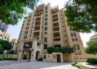 2-Bed Haven in Downtown Oasis near Burj & Dxb Mall Vacation rental in Dubai