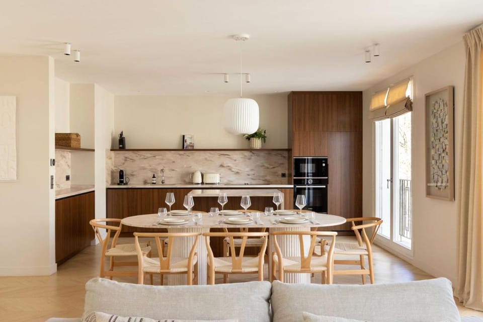 Admirable & spacious flat - Eiffel Tower Apartment in Paris